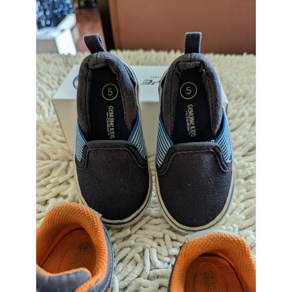 Bundle of 2 boys sneakers (Surprize & Genunine Kids from Oshkosh)   SZ 5 - Picture 10 of 12